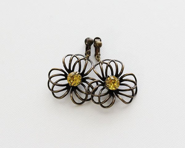 画像2: 【Kanami bijoux】 スワロフスキーフラワーピアス・イヤリング（イエロー） (2)
