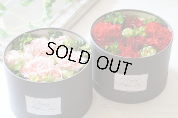 画像2: 5/9発送 　2025【生花】母の日BOXアレンジメント（BOX:チャコール　FLOWER：赤） (2)