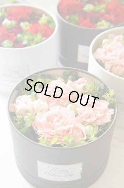 画像2: 5/9発送  2025【生花】母の日BOXアレンジメント（BOX:チャコール　FLOWER：ピンク） (2)