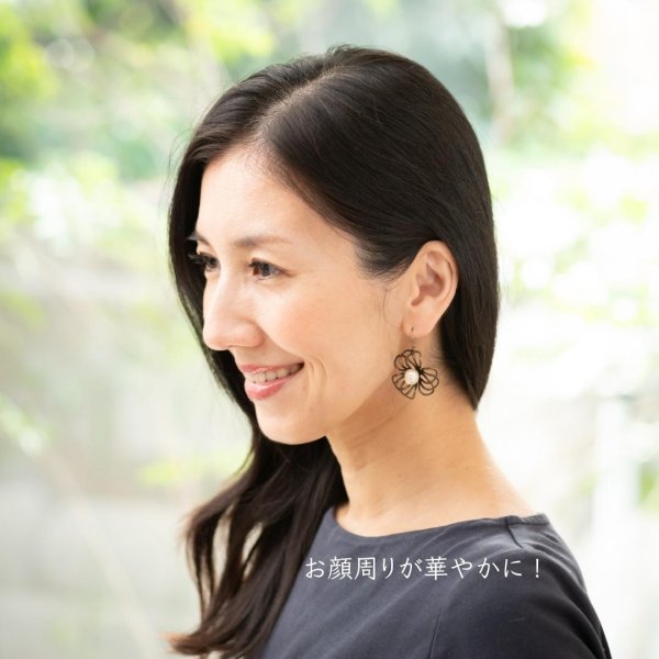 画像2: 【Kanami bijoux】  パールフラワーイヤリング (2)