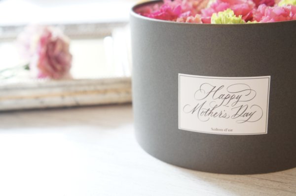 画像2: 5/1より発送可能　2025【造花】母の日BOXアレンジメント（BOX:チャコール　FLOWER：濃いピンク系） (2)