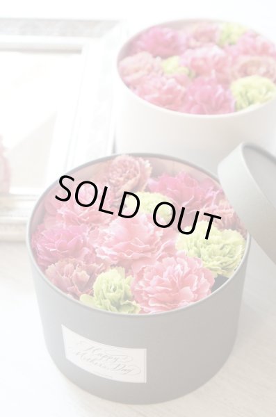 画像1: 5/1より発送可能　2025【造花】母の日BOXアレンジメント（BOX:チャコール　FLOWER：濃いピンク系） (1)