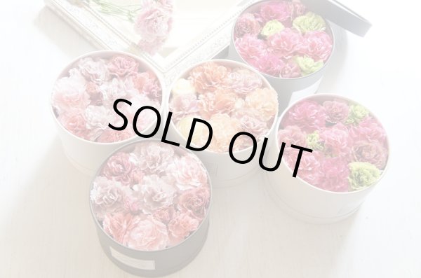 画像3: 5/1より発送可能　2025【造花】母の日BOXアレンジメント（BOX:チャコール　FLOWER：濃いピンク系） (3)