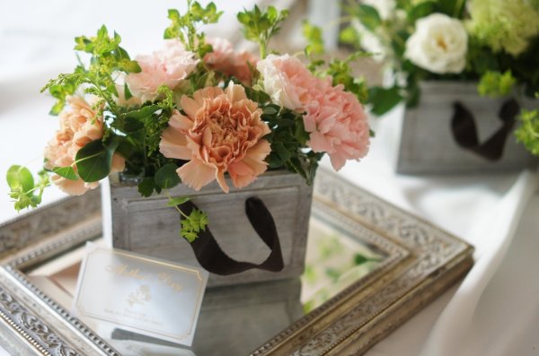 画像2: 5/8発送 　2026【生花】母の日 生花アレンジメント Graceful（グレースフル） Mサイズ (2)