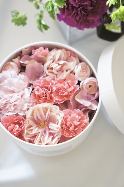 画像1: 4/30より発送可能　【造花】母の日BOXアレンジメント (1)